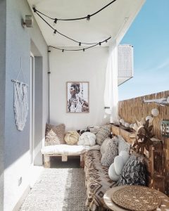 girlandy ogrodowe na tarasie